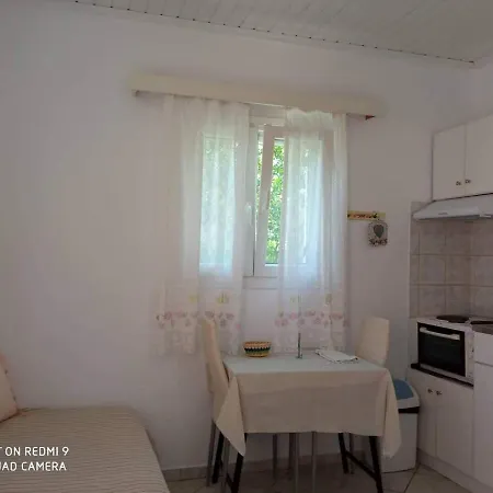 Errika House 4 *